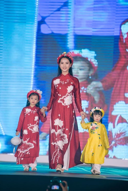 Hoa hậu Ngọc Hân với bộ sưu tập: "Sắc màu phồn vinh" - ảnh 6