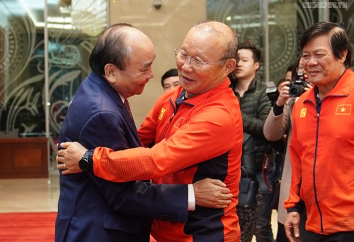 Chùm ảnh: Thủ tướng Nguyễn Xuân Phủc gặp đội tuyển bóng đá Việt Nam - ảnh 1