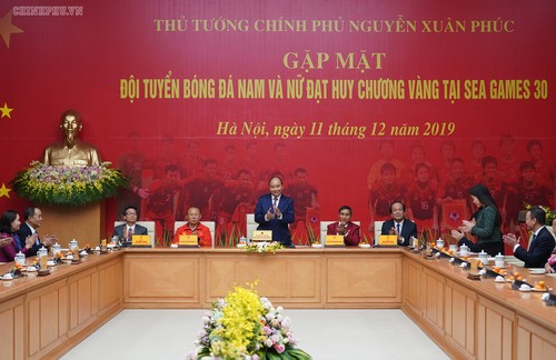 Chùm ảnh: Thủ tướng Nguyễn Xuân Phủc gặp đội tuyển bóng đá Việt Nam - ảnh 5