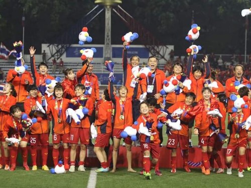 Thủ tướng mở tiệc mừng đón 2 đội tuyển bóng đá vô địch SEA Games 30 - ảnh 1