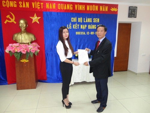 Xây dựng tổ chức Đảng từ chính cộng đồng người Việt xa quê - ảnh 2