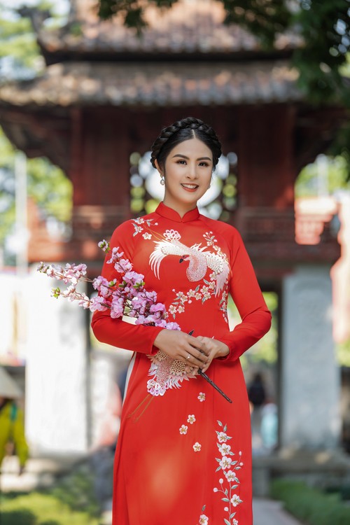 Hoa hậu Ngọc Hân với bộ sưu tập áo dài “Sắc màu phồn vinh" - ảnh 1
