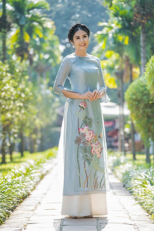 Hoa hậu Ngọc Hân với bộ sưu tập áo dài “Sắc màu phồn vinh" - ảnh 10