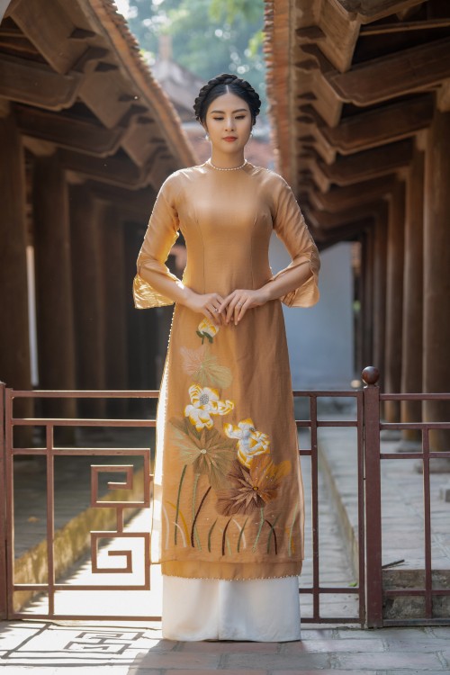 Hoa hậu Ngọc Hân với bộ sưu tập áo dài “Sắc màu phồn vinh" - ảnh 5