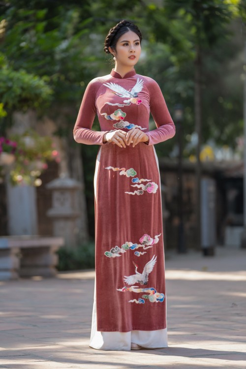 Hoa hậu Ngọc Hân với bộ sưu tập áo dài “Sắc màu phồn vinh" - ảnh 12