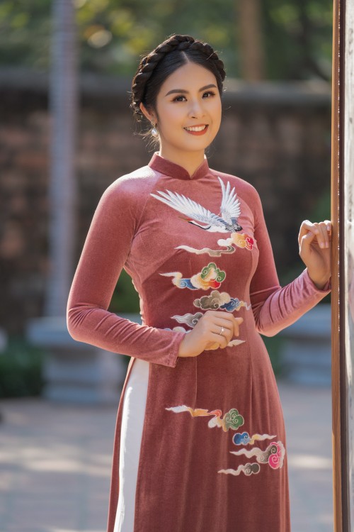 Hoa hậu Ngọc Hân với bộ sưu tập áo dài “Sắc màu phồn vinh" - ảnh 13