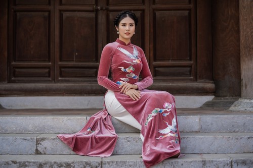 Hoa hậu Ngọc Hân với bộ sưu tập áo dài “Sắc màu phồn vinh" - ảnh 14