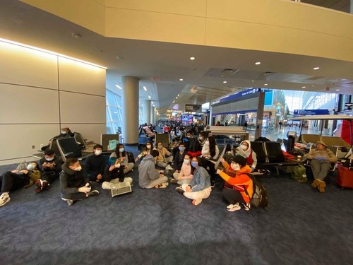 40 du học sinh Việt Nam mắc kẹt ở sân bay Mỹ - ảnh 2