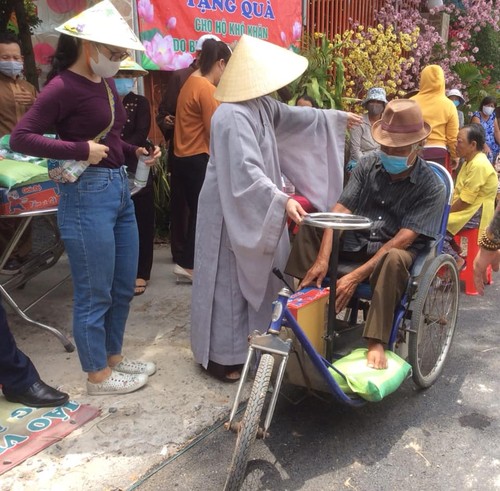 Hội Phật tử Việt Nam tại Hàn quốc tặng quà hỗ trợ người nghèo - ảnh 7