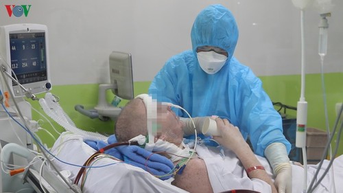 Báo Anh viết về sự hồi phục thần kì của bệnh nhân 91, độc giả Anh ca ngợi Việt Nam - ảnh 1