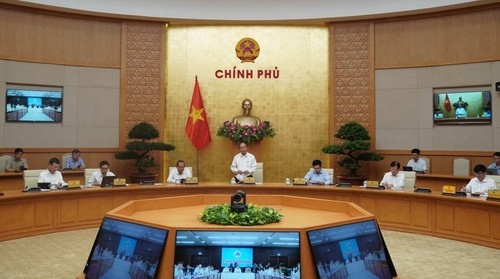 Thủ tướng Nguyễn Xuân Phúc chủ trì hội nghị trực tuyến toàn quốc bàn giải pháp chống COVID-19 - ảnh 1