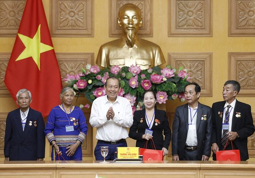 Phó Thủ tướng Thường trực Trương Hòa Bình tiếp Đoàn đại biểu người có công với cách mạng tỉnh Kon Tum - ảnh 1