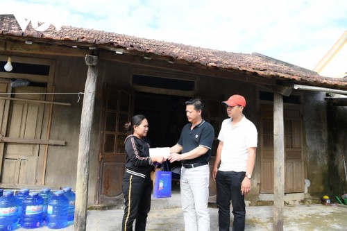 VOV trao 250 suất quà tổng trị giá 500 triệu đồng cho người dân vùng lũ Quảng Bình - ảnh 5