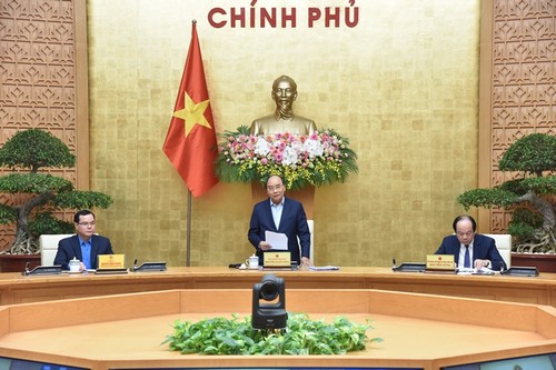 Thủ tướng Nguyễn Xuân Phúc: Bảo đảm việc làm, nâng cao mức sống của công nhân - ảnh 1