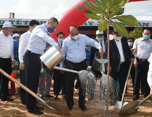 Thủ tướng Nguyễn Xuân Phúc truyền thông điệp của Chương trình 1 tỷ cây xanh - ảnh 3