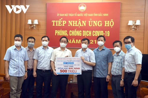 VOV trao tiền hỗ trợ hai tỉnh Bắc Giang, Bắc Ninh chống dịch COVID-19 - ảnh 1
