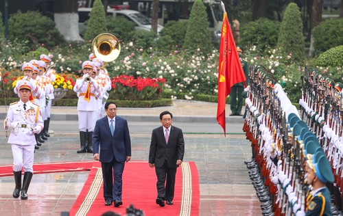 Chùm ảnh: Thủ tướng Phạm Minh Chính đón, hội đàm với Thủ tướng Lào Phankham Viphavanh - ảnh 5