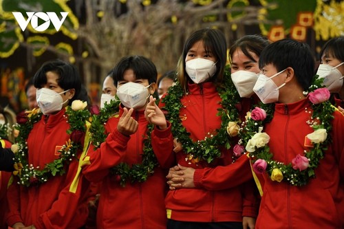 Đội tuyển bóng đá nữ Việt Nam trở về nước sau hành trình giành vé dự World Cup nữ 2023 - ảnh 1