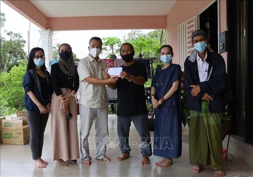 Đại sứ quán Việt Nam tại Malaysia tiếp tục hỗ trợ người Chăm khắc phục khó khăn - ảnh 1