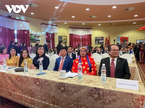 Việt kiều tại Séc long trọng tổ chức Lễ hội Giỗ tổ Hùng Vương 2022 - ảnh 10