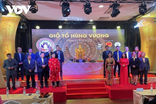 Việt kiều tại Séc long trọng tổ chức Lễ hội Giỗ tổ Hùng Vương 2022 - ảnh 13