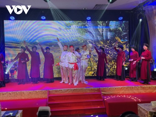 Việt kiều tại Séc long trọng tổ chức Lễ hội Giỗ tổ Hùng Vương 2022 - ảnh 15