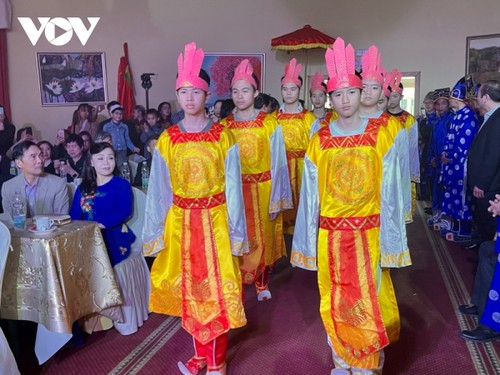 Việt kiều tại Séc long trọng tổ chức Lễ hội Giỗ tổ Hùng Vương 2022 - ảnh 3