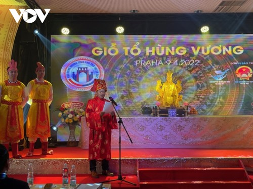 Việt kiều tại Séc long trọng tổ chức Lễ hội Giỗ tổ Hùng Vương 2022 - ảnh 6
