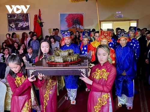 Việt kiều tại Séc long trọng tổ chức Lễ hội Giỗ tổ Hùng Vương 2022 - ảnh 7
