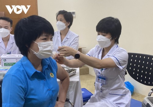 Việt Nam ghi nhận 913 ca mắc COVID-19 trong 24 giờ qua - ảnh 1