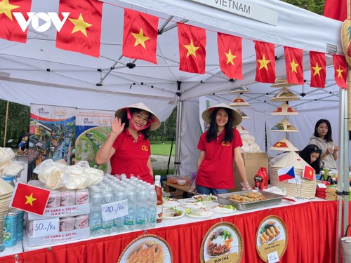 Độc đáo sản phẩm Việt Nam trong lễ hội văn hóa đa sắc màu tại Praha - ảnh 1