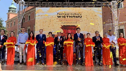 Khai mạc Lễ hội Văn hóa Việt Nam 2022 tại Ba Lan - ảnh 1