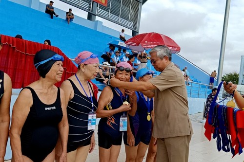 Tỉnh Trà Vinh đăng cai giải bơi truyền thống trung, cao tuổi toàn quốc - ảnh 1