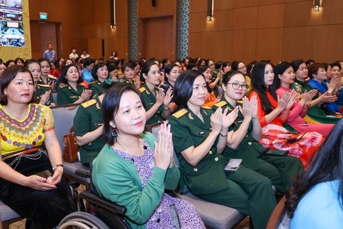 Thủ tướng Phạm Minh Chính đối thoại với phụ nữ về bình đẳng giới và phát triển - ảnh 2