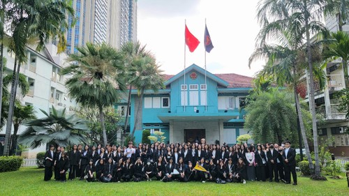 Đại sứ Việt Nam tại Thái Lan tiếp đoàn sinh viên Học viện Báo chí và tuyên truyền - ảnh 2