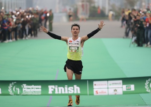 Đỗ Quốc Luật trở thành nhà vô địch Tiền Phong Marathon 9 lần liên tiếp - ảnh 1