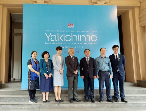 Triển lãm “YAKISHIME – Dáng hình của Đất” mừng 50 năm quan hệ ngoại giao Việt Nam - Nhật Bản - ảnh 1