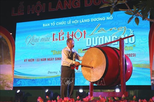 Khai mạc Lễ hội làng Dương Nỗ kỷ niệm ngày sinh Chủ tịch Hồ Chí Minh - ảnh 1