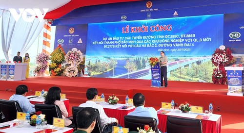 Thủ tướng Phạm Minh Chính dự lễ khởi công các dự án giao thông trọng điểm tại tỉnh Bắc Ninh - ảnh 1