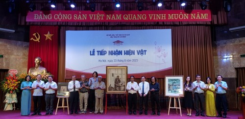 Tiếp nhận các hiện vật về Chủ tịch Hồ Chí Minh - ảnh 1