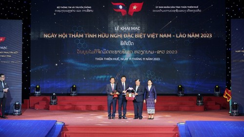 Thắm tình hữu nghị đặc biệt Việt Nam - Lào - ảnh 6
