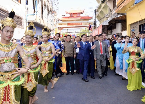 Chủ tịch Quốc hội dự lễ khai trương Phố Việt Nam tại tỉnh Udon Thái Lan - ảnh 6