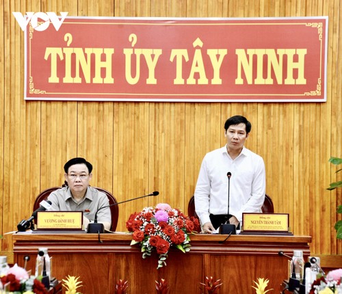 Chủ tịch Quốc hội làm việc tại Tây Ninh, thắp hương tưởng nhớ liệt sĩ Đồi 82 - ảnh 2