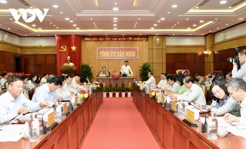 Chủ tịch Quốc hội làm việc tại Tây Ninh, thắp hương tưởng nhớ liệt sĩ Đồi 82 - ảnh 1