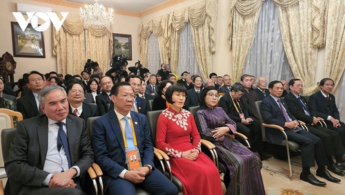 Thủ tướng Phạm Minh Chính và Phu nhân gặp cộng đồng người Việt Nam tại Hungary - ảnh 2