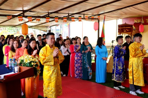 Người Việt ở Ba Lan long trọng tổ chức Lễ Giỗ Tổ - Vua Hùng - ảnh 1