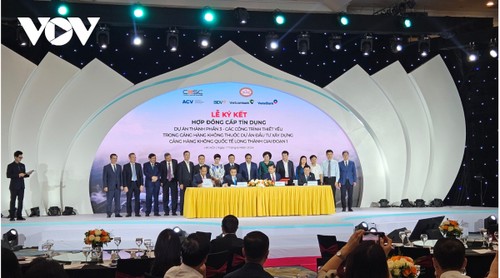 Thủ tướng Phạm Minh Chính dự Lễ ký kết hợp đồng cấp tín dụng cho Dự án Cảng hàng không quốc tế Long Thành - ảnh 1