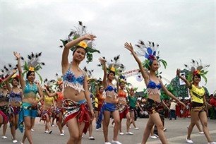Carnaval Hạ Long và lễ chào mừng Vịnh Hạ Long - kỳ quan thiên nhiên thế giới mới - ảnh 1