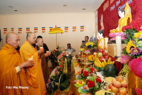 Đại Lễ Phật Đản 2012, Phật lịch 2556 tại Cộng Hòa Czech  - ảnh 1