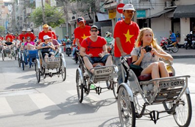 Thành phố Hồ Chí Minh đón đoàn khách quốc tế đầu tiên trong năm 2013    - ảnh 1
